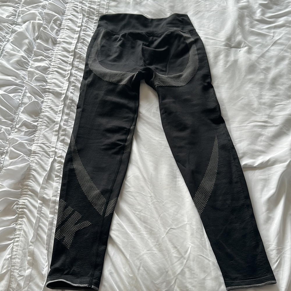 Victoria Secret PINK Seamless Leggings - Picture 4 of 6